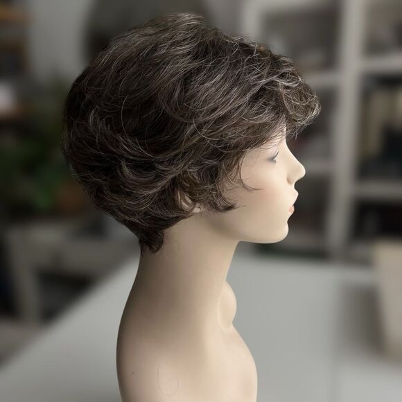 Synthetic Fashion Wig. Jon Renau. O’so’Lite. Brown with 10% gray. Sz: Avg - Picture 5 of 10